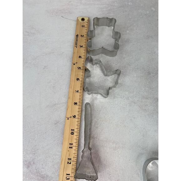 Lot of 13 variety Cookie Cutters‎ - Picture 8 of 11